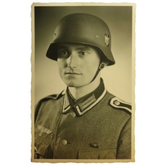 Portrait photo of Wehrmacht Unteroffizier in M35 helmet.. Espenlaub militaria